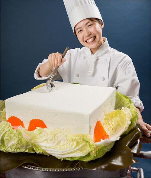 本物そっくり巨大鍋スイーツ 湯豆腐風のレアチーズケーキが出現 Narinari Com