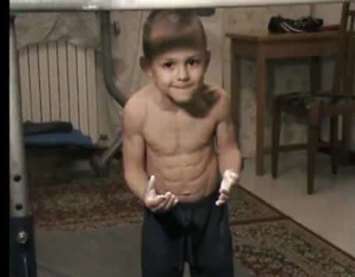 ムキムキボディを持つ4歳の男の子 最も強い子ども でギネス認定 Narinari Com