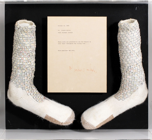 マイケル・ジャクソンの靴下、1億円超えか | Narinari.com