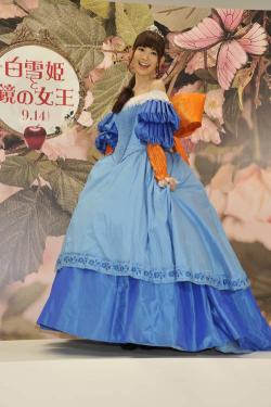 Akb48のプリンセスは私 小嶋陽菜が鮮やかな白雪姫の姿で登場 Narinari Com