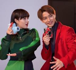 【非売品】チェキ　横浜流星　広瀬すず　2024年クリスマスポスター 広瀬すずさんと横浜流星さんがサンタクロースにチェキプリントを
