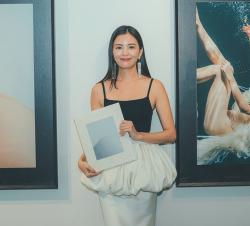 矢野未希子が“自費出版写真集”写真展、初日は多くのファンで盛況