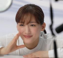 綾瀬はるか13年目の「ベンザブロック」CM、新たに本郷奏多・宮世琉弥