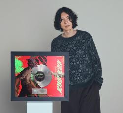 米津玄師「KICK BACK」日本語詞として“史上初”アメリカレコード協会